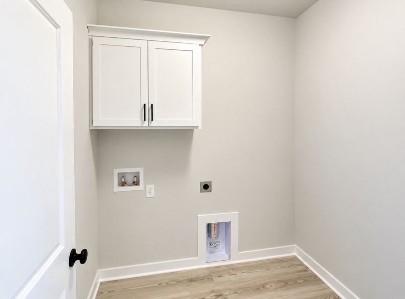 Spacious, unfurnished interior of a new home in Hickory Cove, Burns (Image 21).