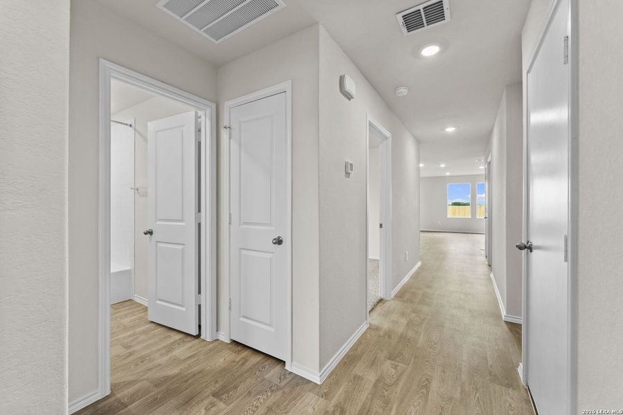 Spacious, unfurnished interior of a new home in Swenson Heights, Seguin (Image 15).