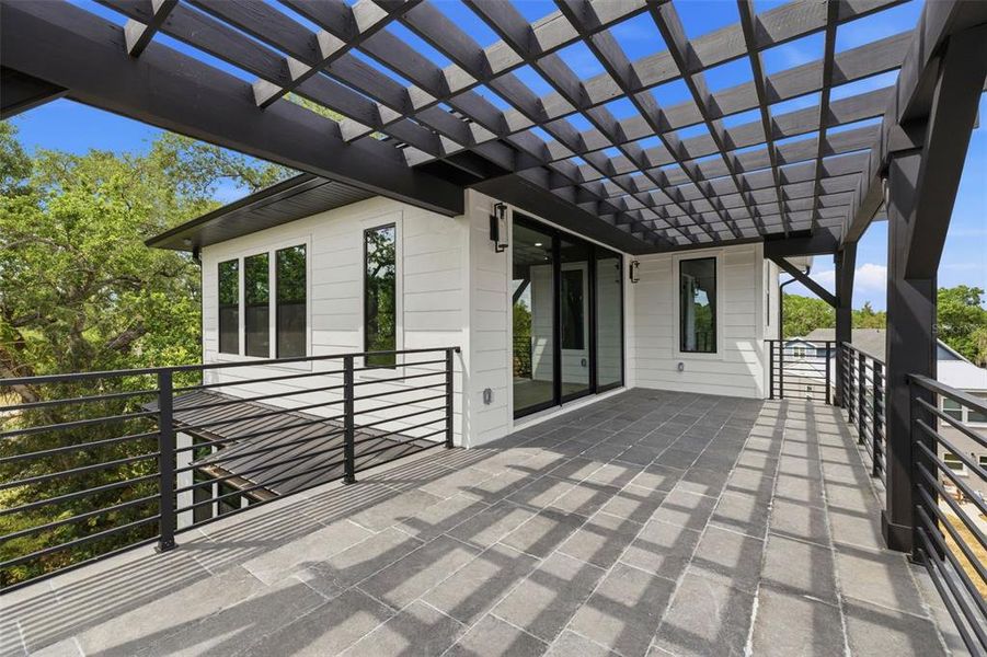 Exterior details and patio area of a home in , Tampa (Image 4).