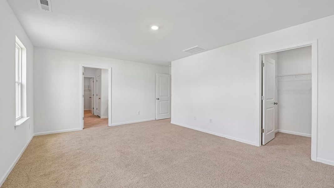 Spacious, unfurnished interior of a new home in Shahbain Reserve, Raeford (Image 24).