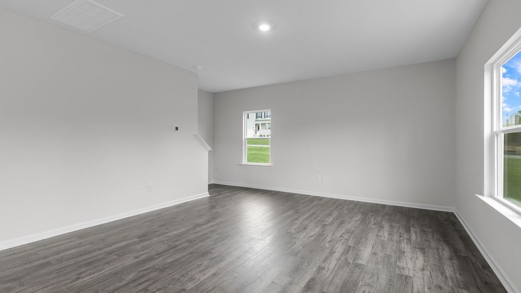 Spacious, unfurnished interior of a new home in Country Creek, Lexington (Image 13).