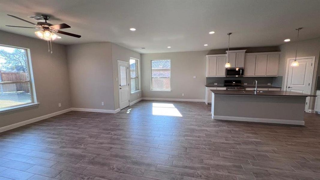 Spacious, unfurnished interior of a new home in Bluestem, Rhome (Image 12).