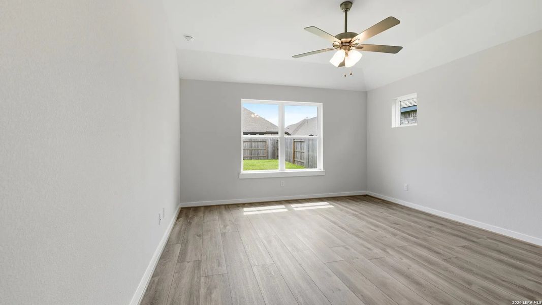 Spacious, unfurnished interior of a new home in Cloud Country, New Braunfels (Image 15).