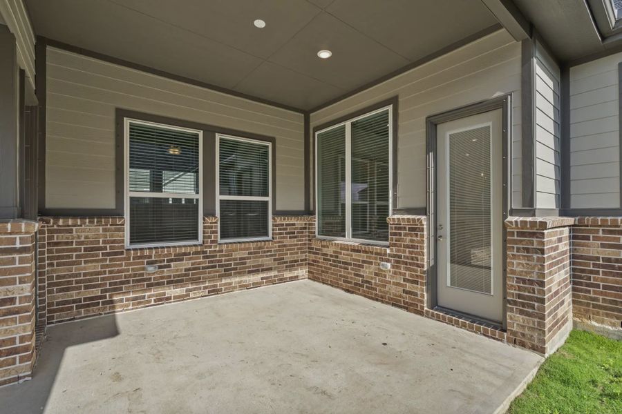 Representative exterior details of a home built from the Sorenstam by Chesmar Homes in Riceland Alley Loads, Mont Belvieu (Image 33).