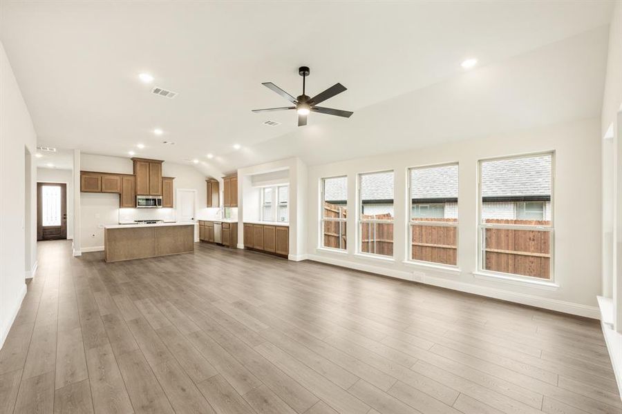 Spacious, unfurnished interior of a new home in Arcadia Trails Classic 60, Balch Springs (Image 29).