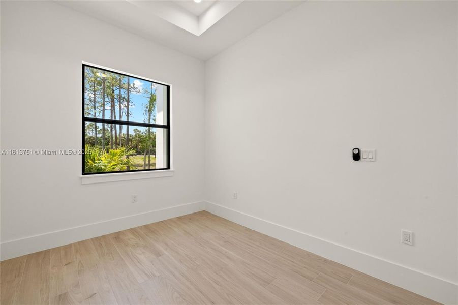 Spacious, unfurnished interior of a new home in , Naples (Image 30).