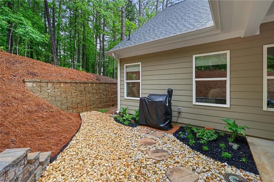 Exterior details and patio area of a home in , Villa Rica (Image 3).