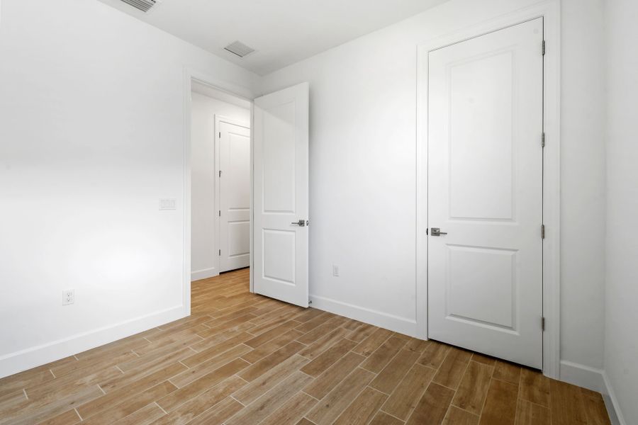 Spacious, unfurnished interior of a new home in Harbor Isle, Vero Beach (Image 23).