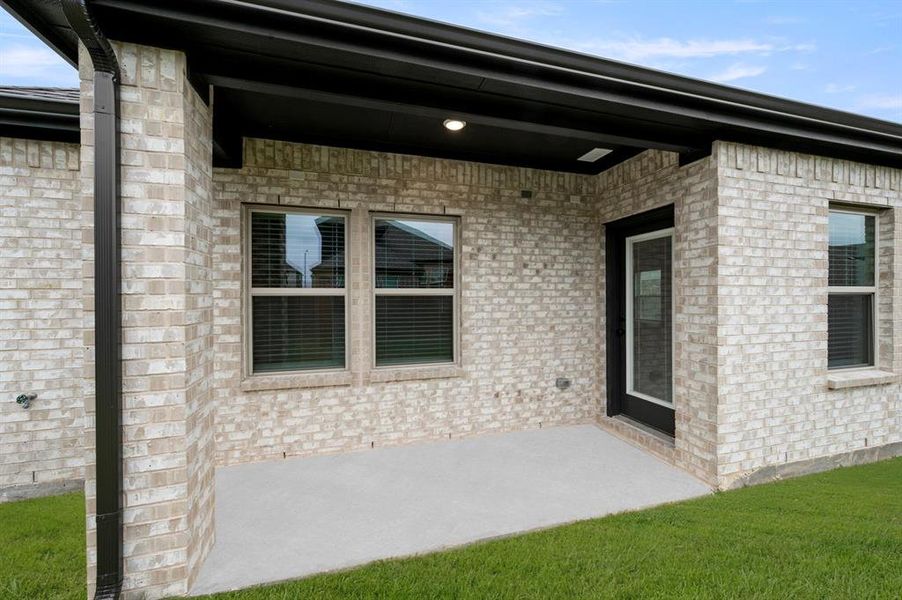 Exterior details and patio area of a home in Llano Springs, Fort Worth (Image 3).