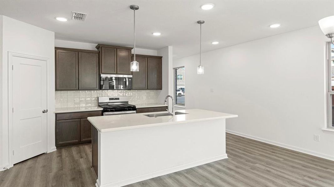 04. 758 Gentle Bird - Kitchen (2)