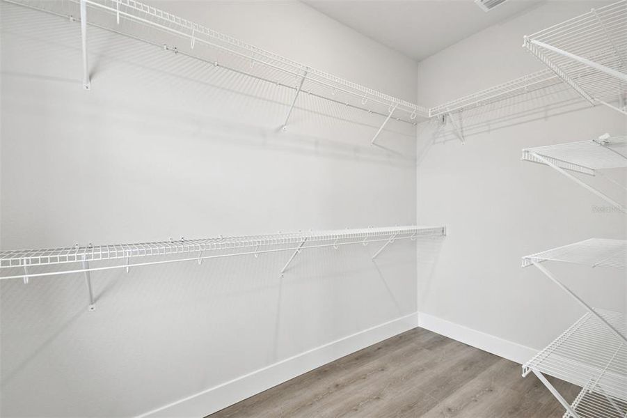 Spacious, unfurnished interior of a new home in , Sarasota (Image 42).