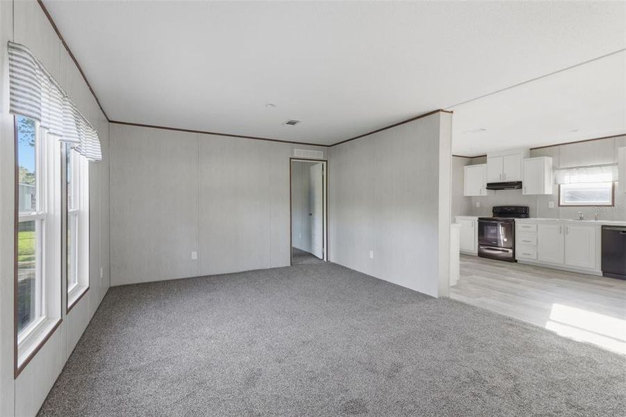 Spacious, unfurnished interior of a new home in , Spring Hill (Image 10).