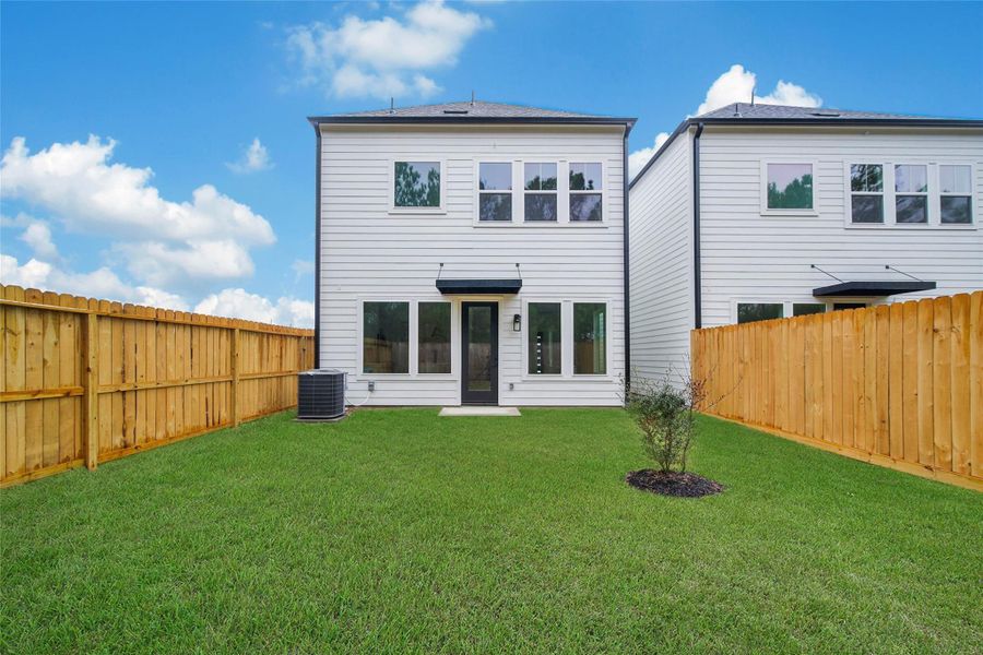 Exterior details and patio area of a home in , Houston (Image 25).