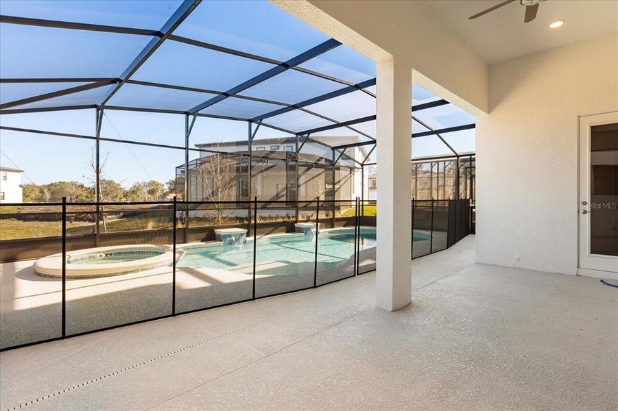 Exterior details and patio area of a home in , Orlando (Image 26).