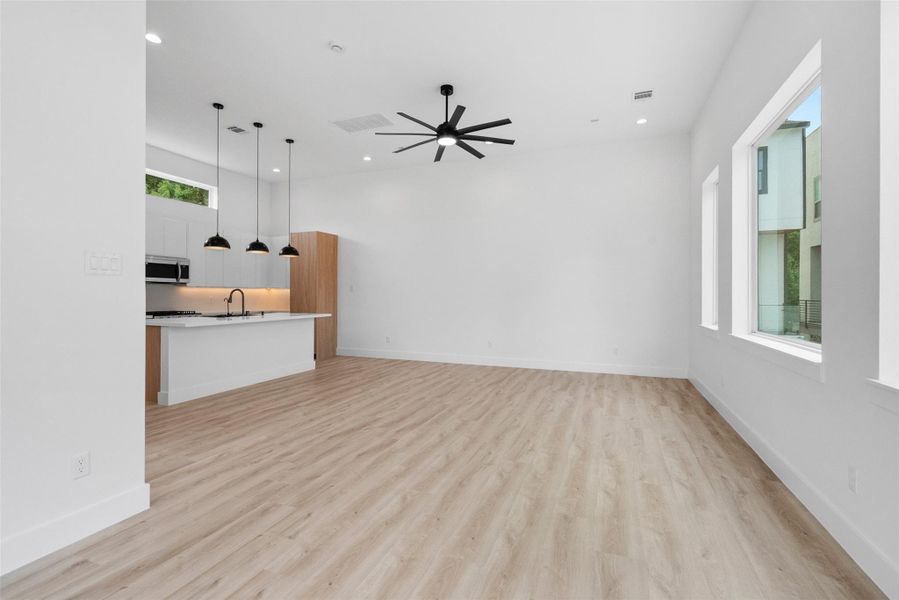 Spacious, unfurnished interior of a new home in , Houston (Image 18).