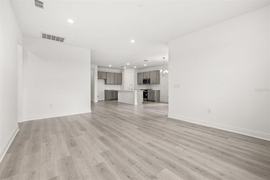 Spacious, unfurnished interior of a new home in Reserve at Hammock Oaks, Lady Lake (Image 15).