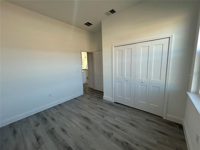 Spacious, unfurnished interior of a new home in , Ocala (Image 27).