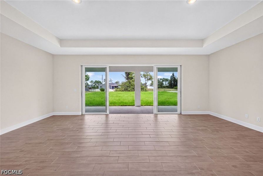 Spacious, unfurnished interior of a new home in Cape Coral, Cape Coral (Image 17).