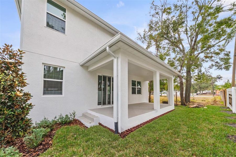 Exterior details and patio area of a home in , St. Petersburg (Image 4).
