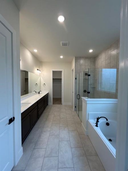 Furnished interior view inside a new home in Creekview Addition, Van Alstyne (Image 5).