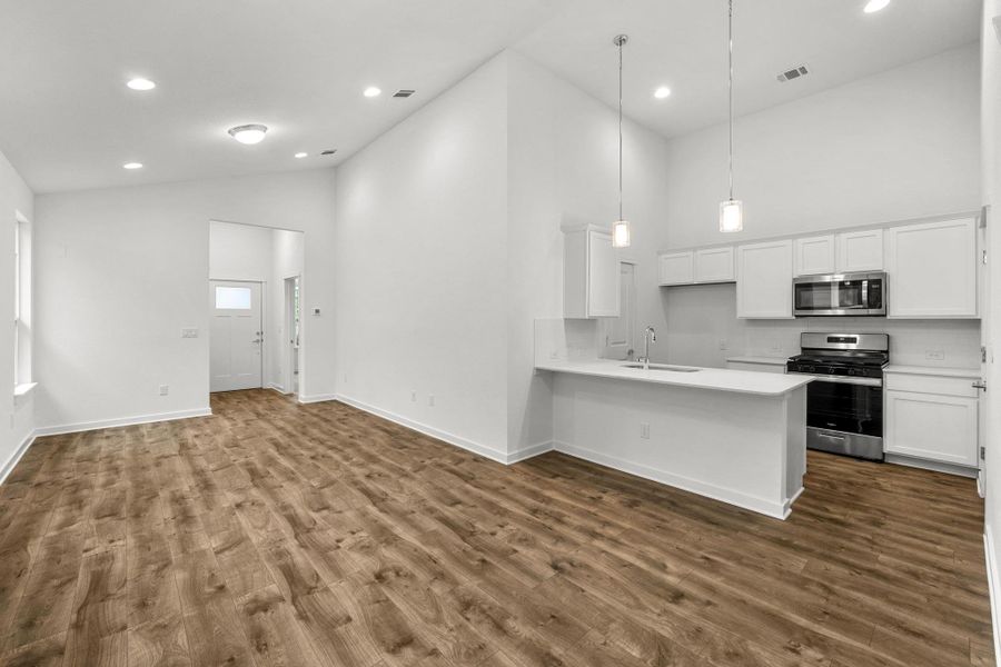 Spacious, unfurnished interior of a new home in , Buda (Image 25).