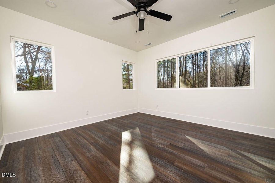 7 Mercury Ct Primary Suite