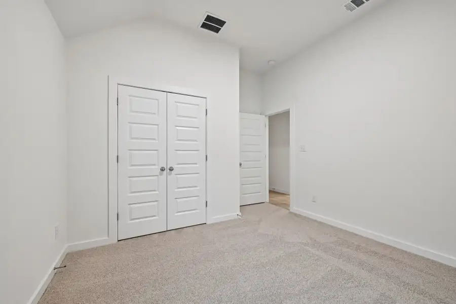 Spacious, unfurnished interior of a new home in Riviera Pines, Huffman (Image 28).