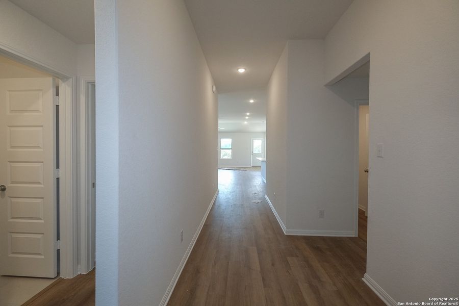 Spacious, unfurnished interior of a new home in Cinco Lakes, San Antonio (Image 26). Spacious, unfurnished interior of a new home in Cinco Lakes, San Antonio (Image 26).