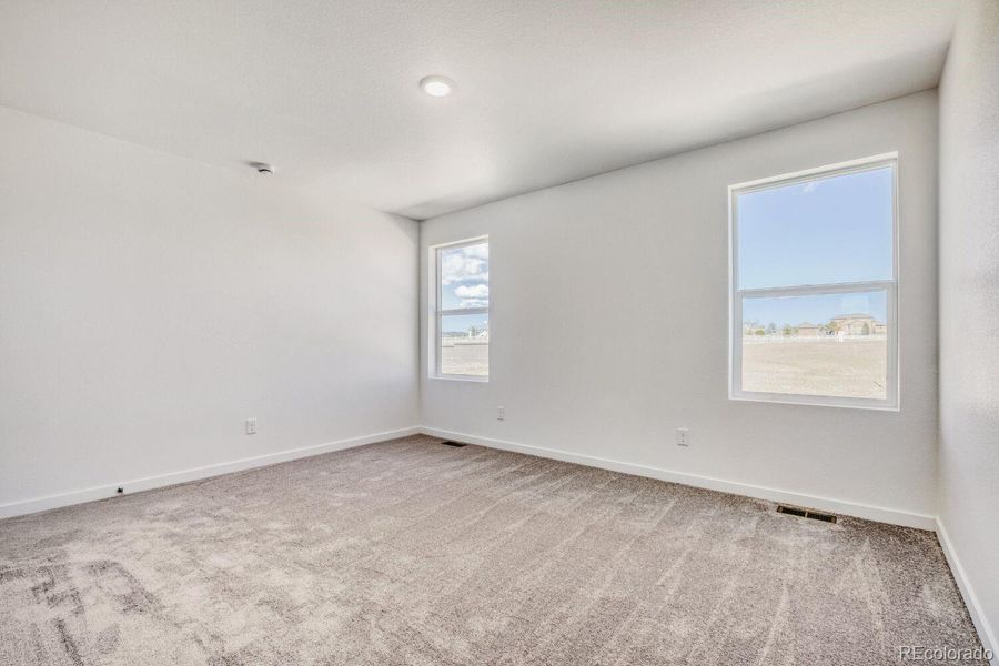 Spacious, unfurnished interior of a new home in Copper Chase, Colorado Springs (Image 10).