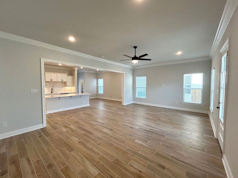 Spacious, unfurnished interior of a new home in Natureview, Freeport (Image 9).