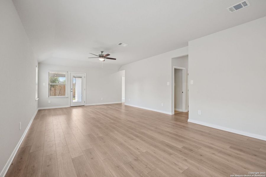 Spacious, unfurnished interior of a new home in Royal Crest, San Antonio (Image 34). Spacious, unfurnished interior of a new home in Royal Crest, San Antonio (Image 34).