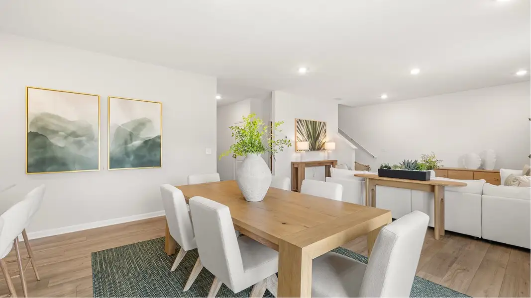 7653 Portland Dining 2of2 F1 Base2 081225