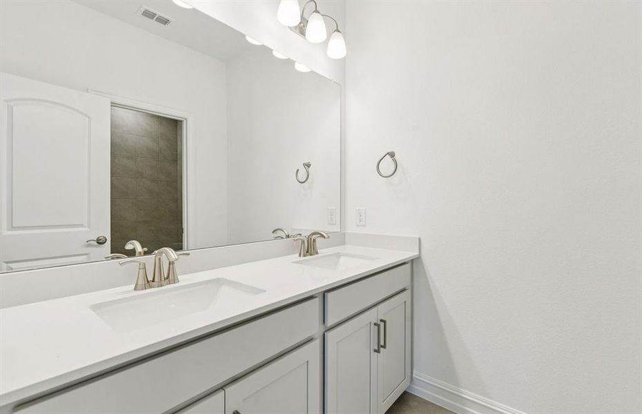 Spacious secondary bathroom Spacious secondary bathroom