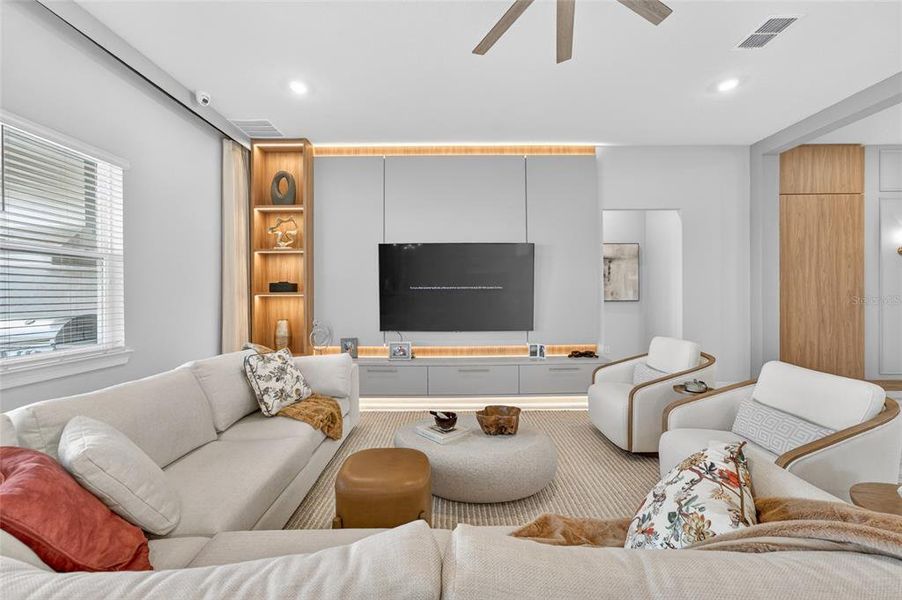 Furnished interior view inside a new home in , Orlando (Image 31).