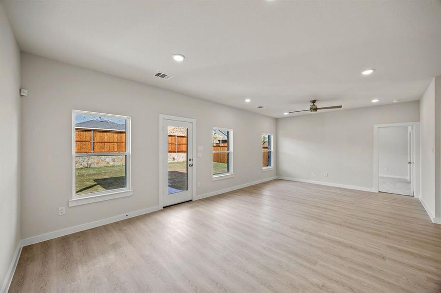 Spacious, unfurnished interior of a new home in Overland Grove, Forney (Image 9).