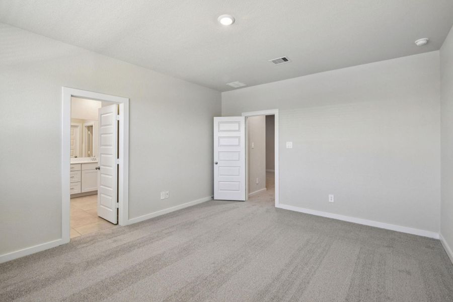 Photo is not of the actual home, but is an inspirational photo of builder’s model home and may depict options, furnishings, and/or decorator features that are not included Photo is not of the actual home, but is an inspirational photo of builder’s model home and may depict options, furnishings, and/or decorator features that are not included