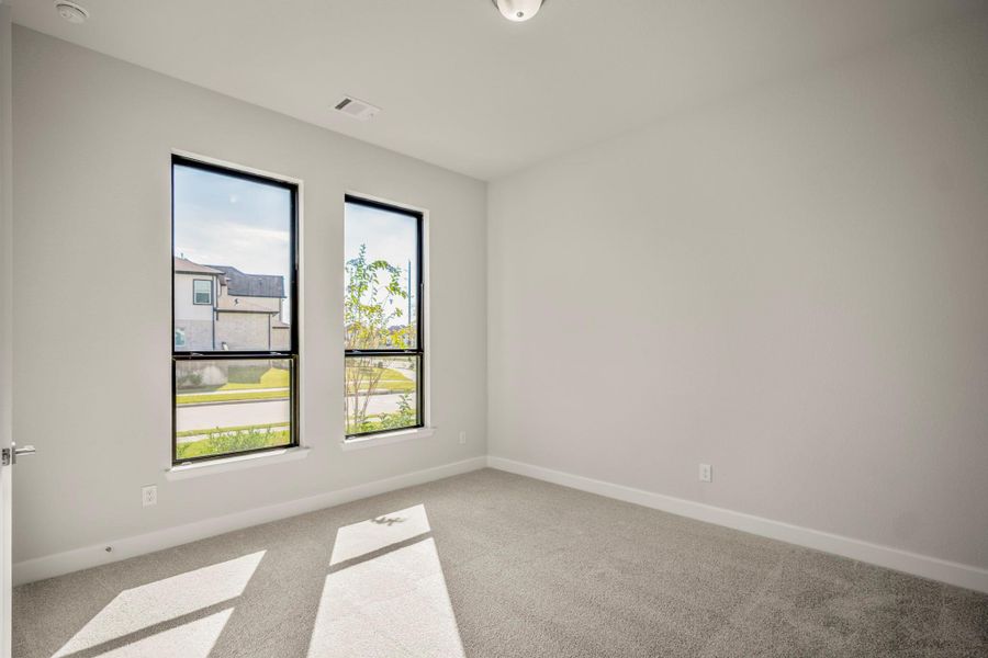 Spacious, unfurnished interior of a new home in Sienna 70′ Lots, Missouri City (Image 33).