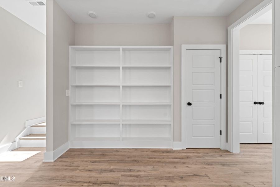 215 summer breeze family room shelves