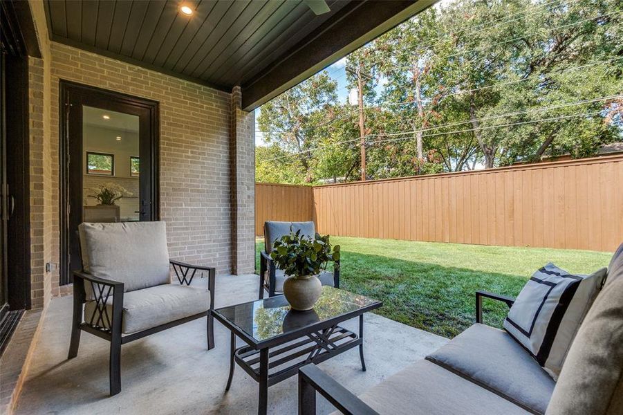Exterior details and patio area of a home in , Dallas (Image 3).