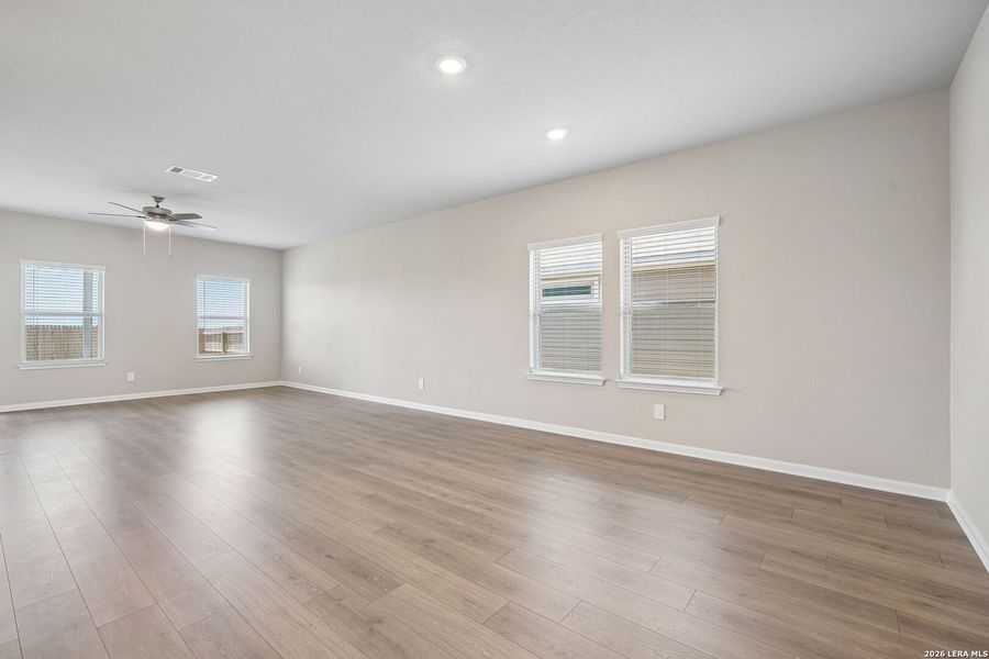 Spacious, unfurnished interior of a new home in Remington Ranch, San Antonio (Image 35).
