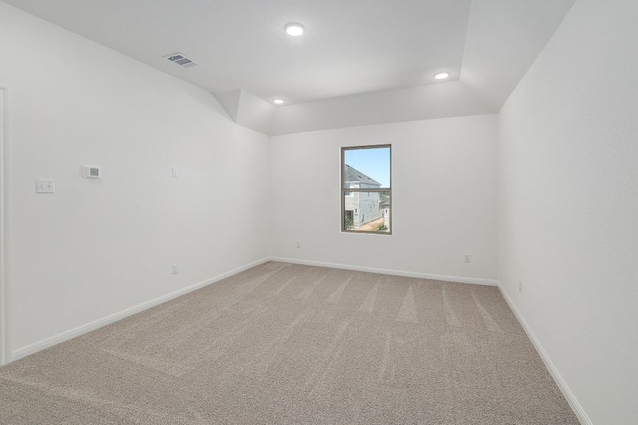 Spacious, unfurnished interior of a new home in Trinity Ranch, Elgin (Image 27).