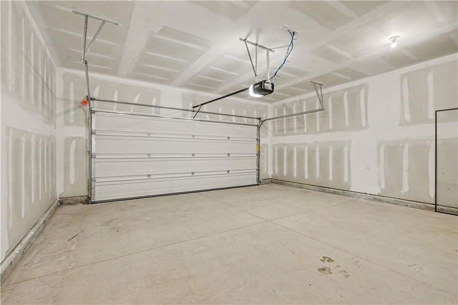 Spacious, unfurnished interior of a new home in Casteel, Bethlehem (Image 23).