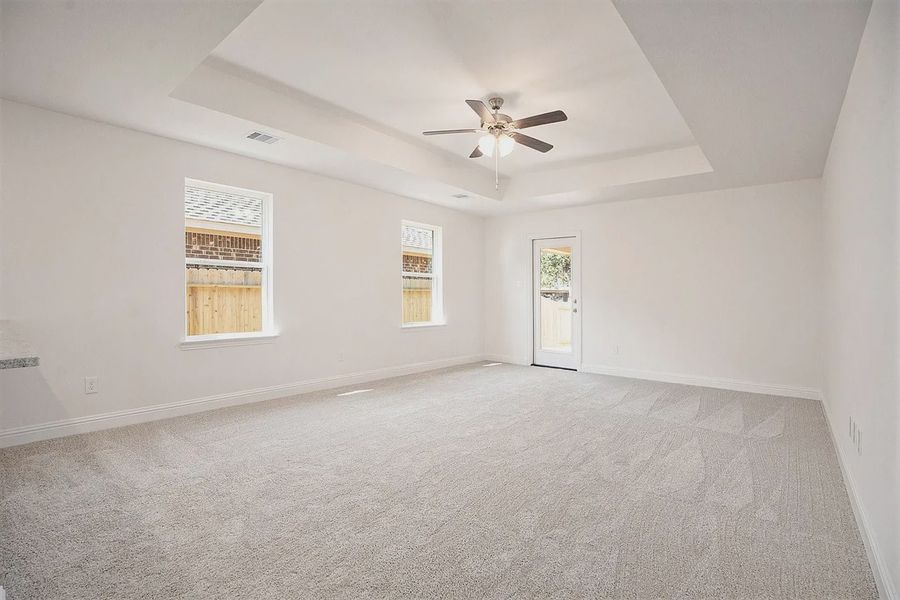Spacious, unfurnished interior of a new home in Kiber Reserve, Angleton (Image 10).