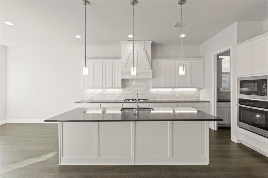 14. 2109 Clairmount - Kitchen