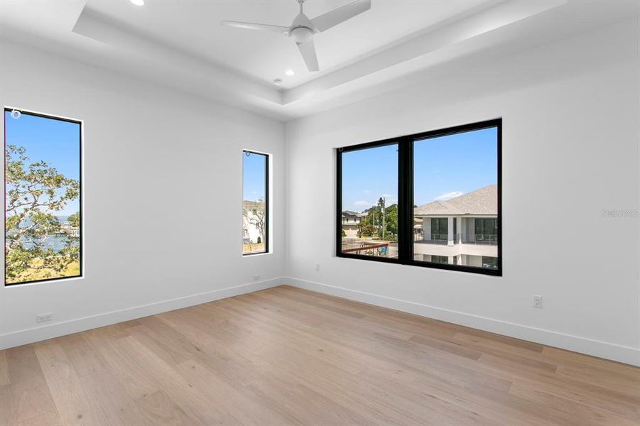 Spacious, unfurnished interior of a new home in , Tampa (Image 25).