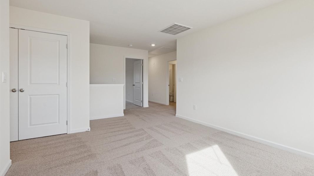 Spacious, unfurnished interior of a new home in Whispering Springs, Maryville (Image 20).