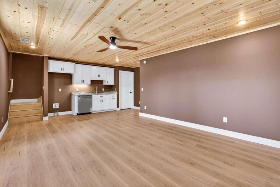 Spacious, unfurnished interior of a new home in , Blue Ridge (Image 18).