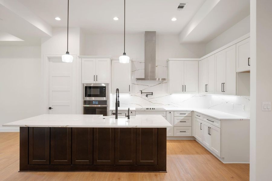 Spacious, unfurnished interior of a new home in , Horseshoe Bay (Image 21).