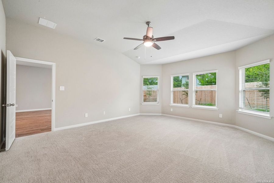 Spacious, unfurnished interior of a new home in Royal Crest, San Antonio (Image 20).