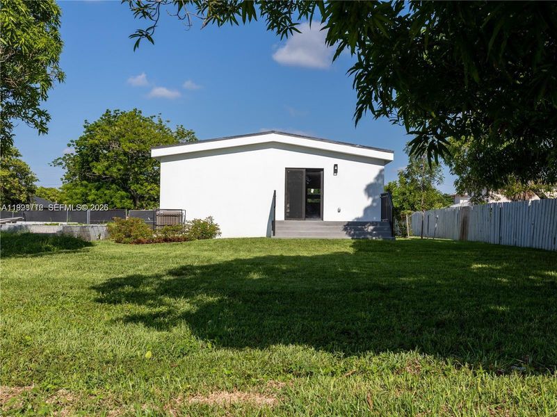 Exterior details and patio area of a home in , Pompano Beach (Image 21).